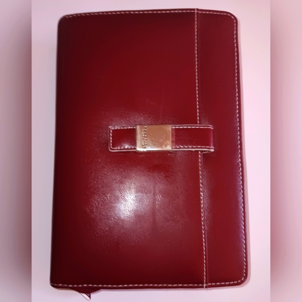 MY LUCKY RED Kenneth Cole Reaction Undated Agenda Organizer Cover